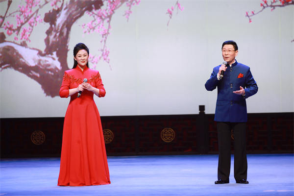 王平、吕洋演唱现实题材京剧《楝树花》选段.jpg