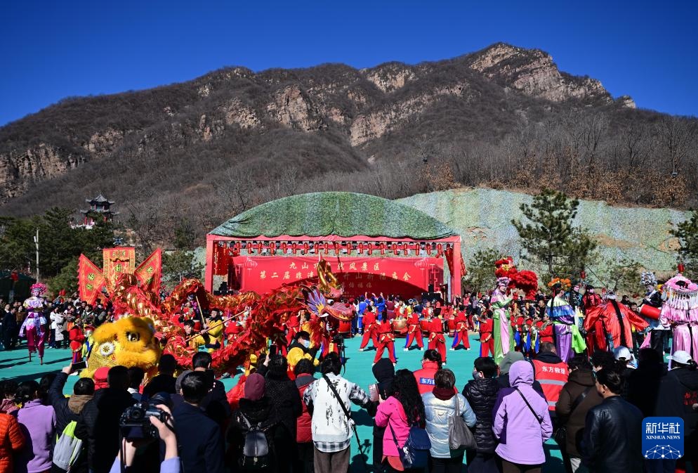 天津:开山迎客来